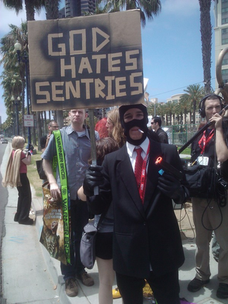 Illustration for article titled The SDCC "God Hates Fags" counterprotest had the best, nerdiest signs ever